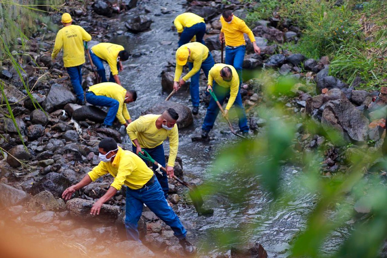 Obras Públicas y reos en fase de confianza realizan obras de limpieza en quebrada El Garrobo obras-publicas-y-reos-en-fase-de-confianza-realizan-obras-de-limpieza-en-quebrada-el-garrobo